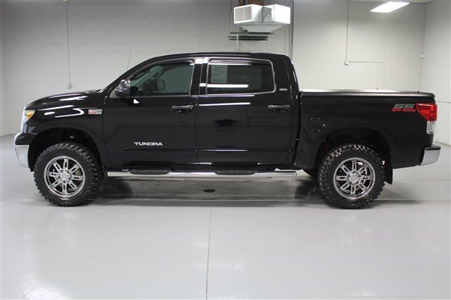 Pre owned toyota tundra 4x4